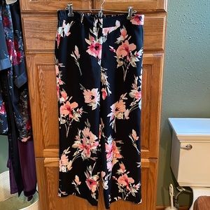 White House Black Market The Wide Leg Floral Pants Black Pink Size 6